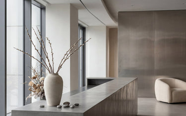 Minimalist Decor, Maximum Impact: Styling Dried Flowers for Modern Commercial Spaces
